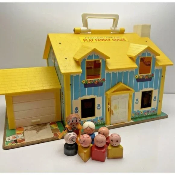 Vintage Fisher-Price Play Family House With Figures & Accessories - Picture 3 of 7